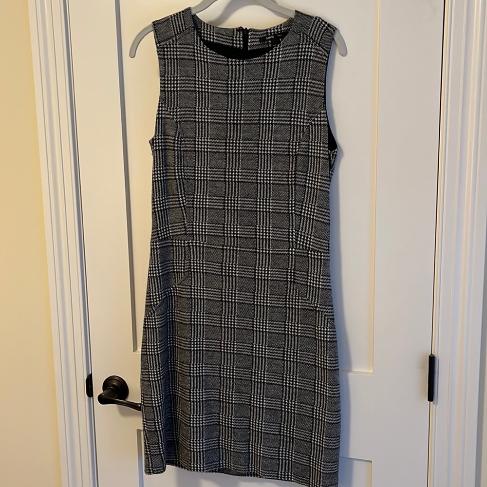 Sleeveless Houndstooth Print Soft Knit Jumper